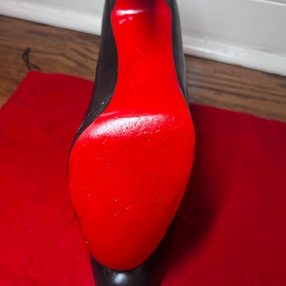 Christian Louboutin Round Toe - Picture 11 of 11